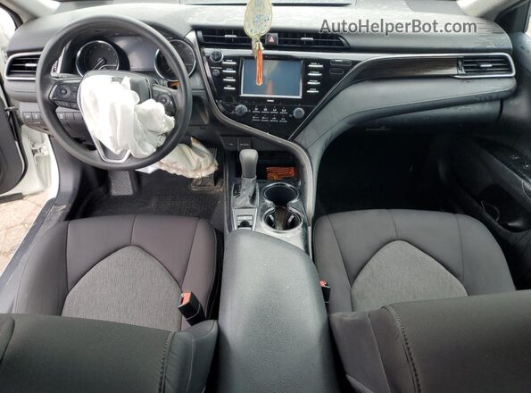 4T1C11BK0LU002760 2020 TOYOTA LE White Vista del salpicadero