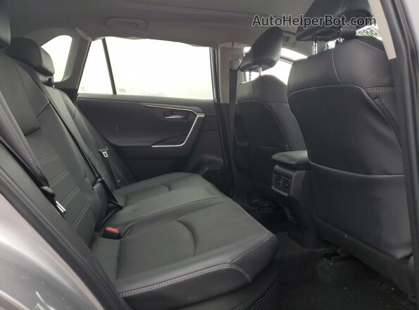4T3D6RFV8PU106631 2023 TOYOTA LIMITED Silver Widok wnętrza z tyłu