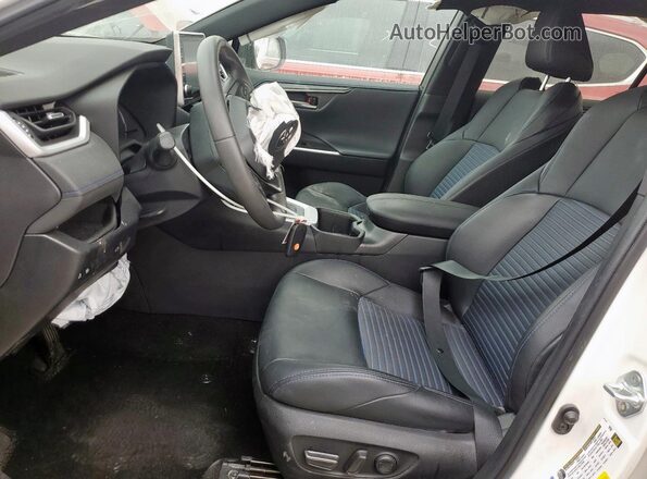4T3E6RFV0NU104356 2022 TOYOTA RAV4 White Widok wnętrza z przodu