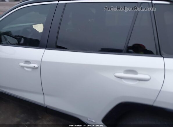 4T3E6RFV2RU140846 2024 TOYOTA RAV4 HYBRID White Widok wnętrza z tyłu