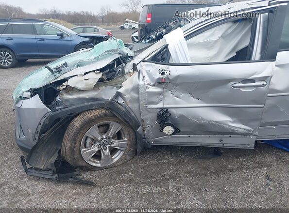 4T3RWRFV4NU061223 2022 TOYOTA LE Серебряный Вид спереди