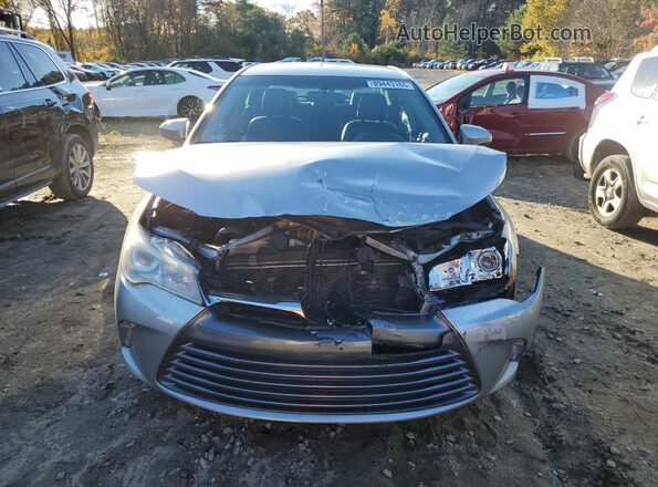 4T4BF1FK2GR549869 2016 TOYOTA LE Silver Widok z przodu