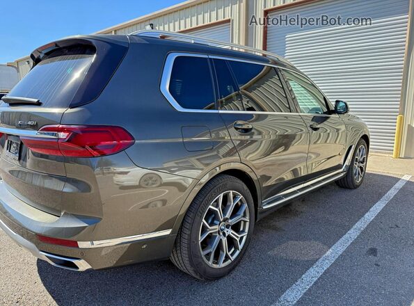 5UXCW2C07N9M52922 2022 BMW X7 Gray Front view