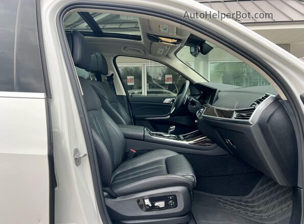5UXCW2C02L9C39408 2020 BMW X7 White Вид спереду