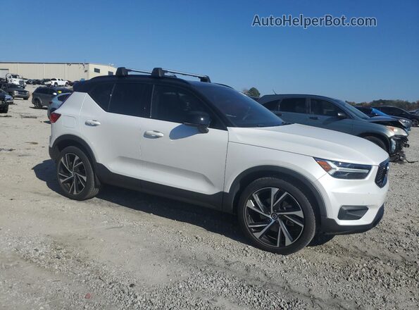 YV4AC2HM3M2513734 2021 VOLVO XC40 Белый Вид спереди
