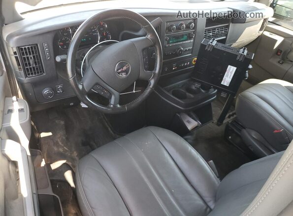 1GTW7AFP8P1170515 2023 GMC SAVANA White Սարքավորումների վահանակի տեսք