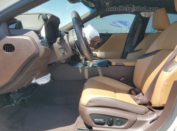 58ADZ1B11LU067100 2020 LEXUS ES Белый Вид салона спереди