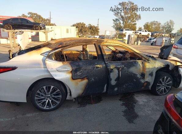 58ADZ1B12MU088281 2021 LEXUS ES 350 White Widok wnętrza z tyłu