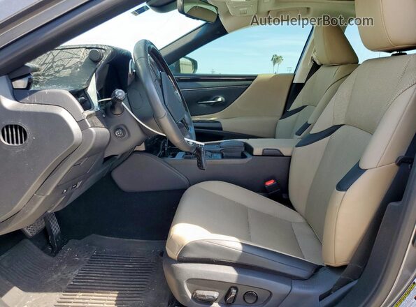 58ADZ1B16MU099218 2021 LEXUS ES Gray Front interior view