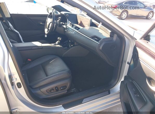 58ADZ1B19MU087743 2021 LEXUS ES 350 Silver Widok wnętrza z przodu