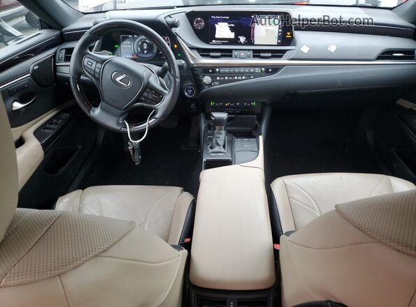 58AEA1C15MU011382 2021 LEXUS ES Silver Vista del salpicadero