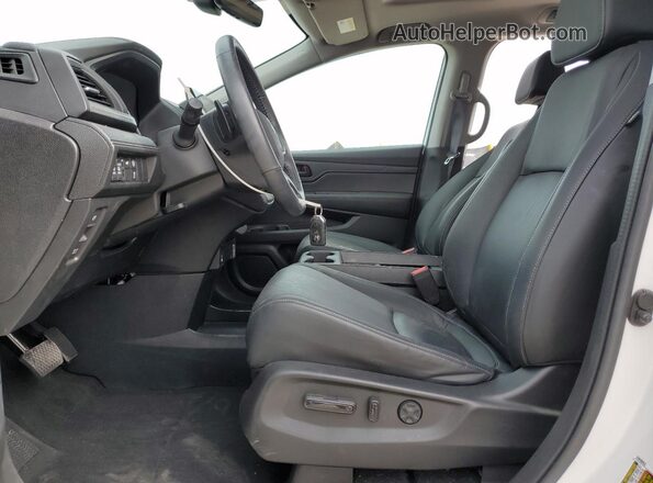 5FNRL6H65PB028124 2023 HONDA ODYSSEY White Front interior view
