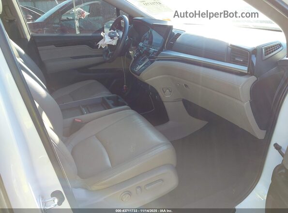 5FNRL6H82PB016580 2023 HONDA ODYSSEY Белый Вид салона спереди