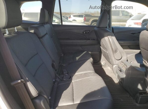 5FNYF8H05PB030191 2023 HONDA PASSPORT White Widok wnętrza z tyłu
