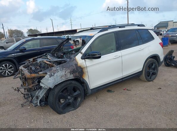 5FNYF8H09MB002163 2021 HONDA PASSPORT White Vista tres cuartos delantera izquierda