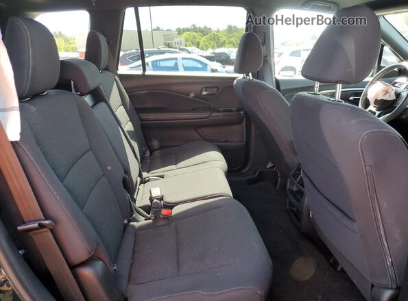 5FNYF8H21KB017366 2019 HONDA PASSPORT Green Widok wnętrza z tyłu