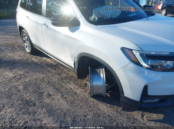 5FNYF8H66NB002997 2022 HONDA PASSPORT White Front view