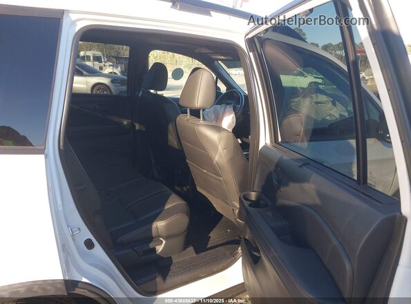 5FNYF8H66NB002997 2022 HONDA PASSPORT White VIN sticker view