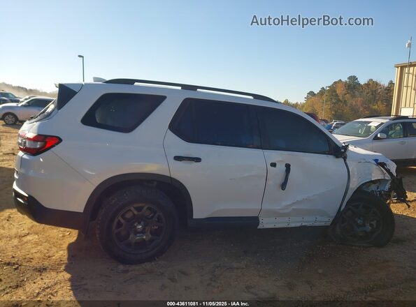 5FNYG1H64SB074216 2025 HONDA PILOT White Widok wnętrza z tyłu