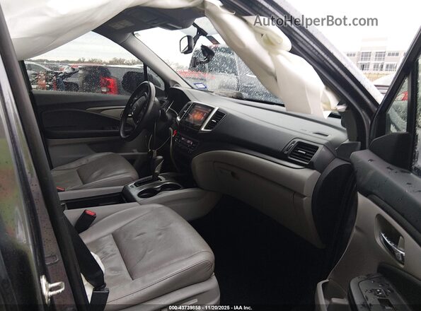 5FPYK2F6XJB002157 2018 HONDA RIDGELINE Gray Front interior view