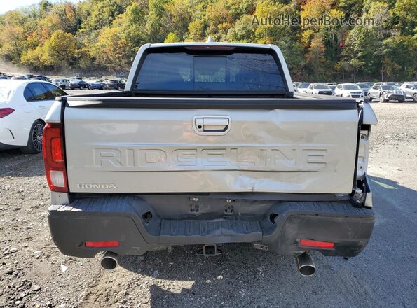 5FPYK3F55SB028552 2025 HONDA RIDGELINE Silver Вид ззаду