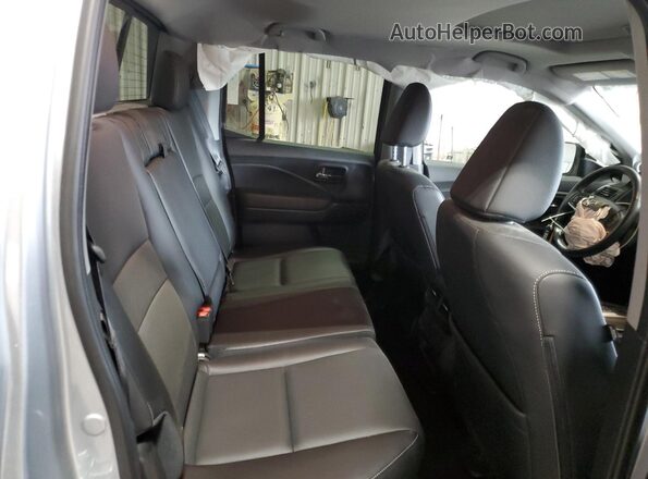 5FPYK3F58SB001927 2025 HONDA RIDGELINE Silver Widok wnętrza z tyłu