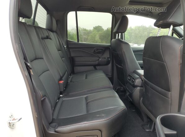 5FPYK3F6XRB008865 2024 HONDA RIDGELINE White Rear seats view
