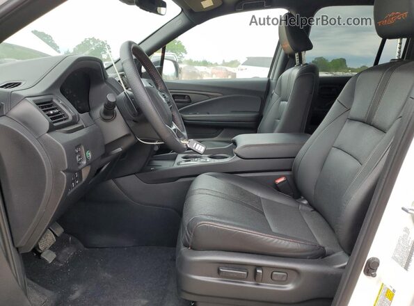 5FPYK3F6XRB008865 2024 HONDA RIDGELINE White Front interior view
