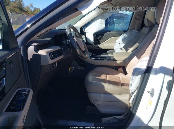 5LM5J7WC4NGL03013 2022 LINCOLN AVIATOR White Front interior view