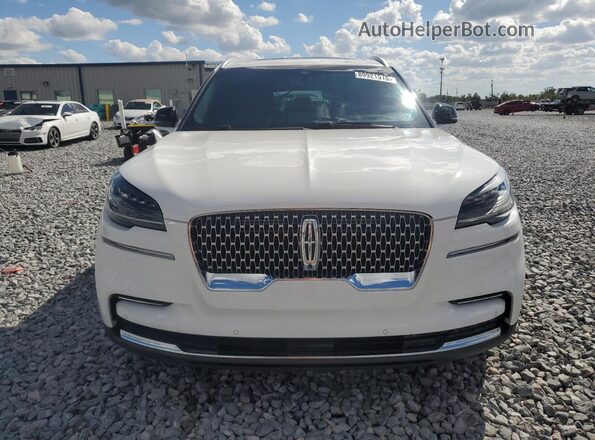 5LM5J7WC4NGL04100 2022 LINCOLN AVIATOR Белый Вид спереди