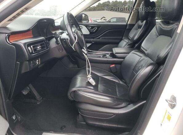 5LM5J7XC0LGL11007 2020 LINCOLN AVIATOR White Front interior view