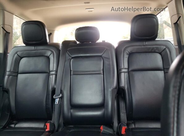 5LM5J7XC0LGL11007 2020 LINCOLN AVIATOR White Rear seats view