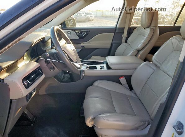 5LM5J7XC4LGL01337 2020 LINCOLN AVIATOR White Front interior view