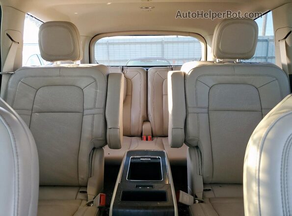 5LM5J7XC4LGL01337 2020 LINCOLN AVIATOR White Rear seats view