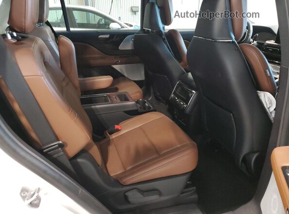 5LM5J7XC9MGL12948 2021 LINCOLN AVIATOR White Rear interior view