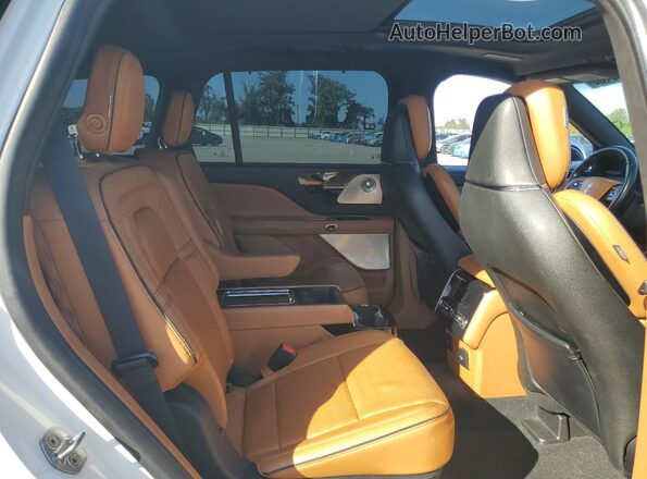 5LM5J9XC5LGL24444 2020 LINCOLN AVIATOR White უკანა სალონის ხედი