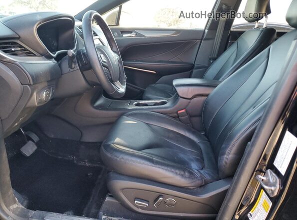 5LMCJ1C90JUL00943 2018 LINCOLN MKC Черный Вид салона спереди