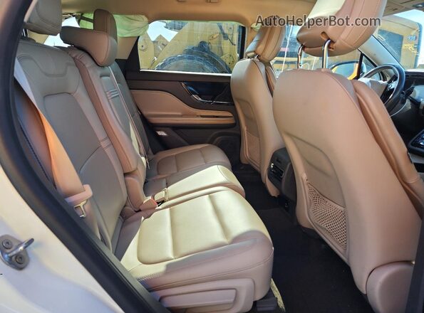 5LMCJ1C94LUL14265 2020 LINCOLN CORSAIR White Rear interior view