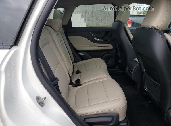 5LMCJ1DA0SUL20667 2025 LINCOLN CORSAIR White Rear interior view