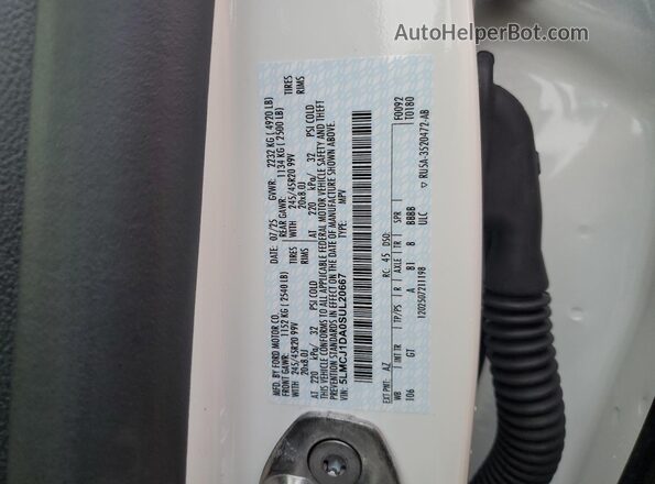 5LMCJ1DA0SUL20667 2025 LINCOLN CORSAIR White 360 interior view