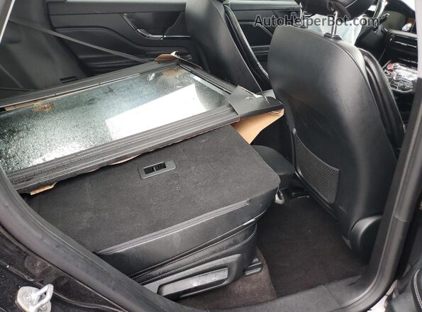 5LMCJ2C92NUL19330 2022 LINCOLN CORSAIR Black Rear interior view