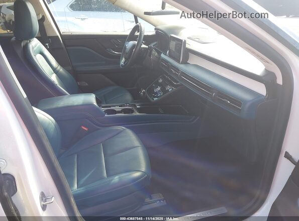 5LMCJ2C94MUL24611 2021 LINCOLN CORSAIR White Front interior view