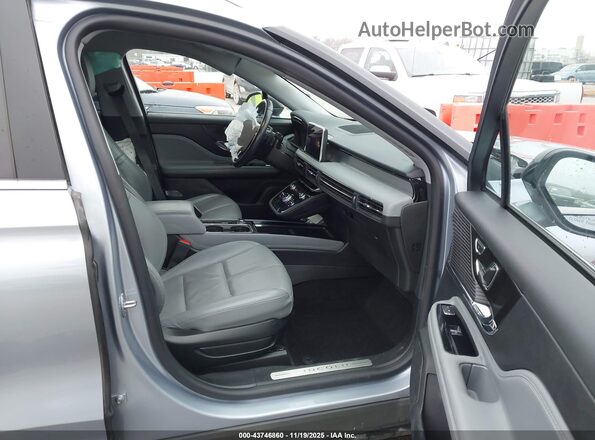 5LMCJ2D97NUL06507 2022 LINCOLN CORSAIR Light Blue Widok wnętrza z przodu