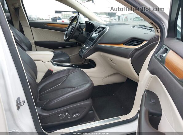 5LMCJ3C91GUJ05681 2016 LINCOLN MKC White წინა სალონის ხედი