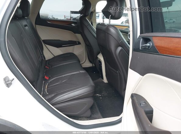 5LMCJ3C91GUJ05681 2016 LINCOLN MKC White VIN კოდის სტიკერის ხედი