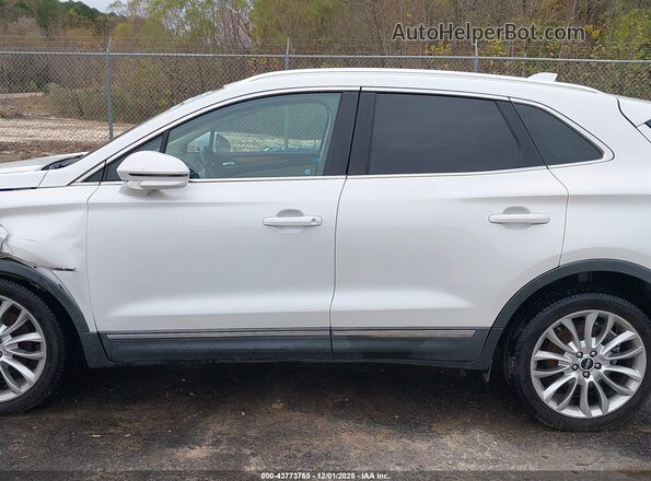 5LMCJ3C91GUJ05681 2016 LINCOLN MKC White უკანა სალონის ხედი