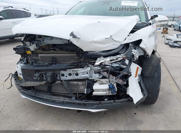 5LMCJ3C98KUL23285 2019 LINCOLN MKC White Front view