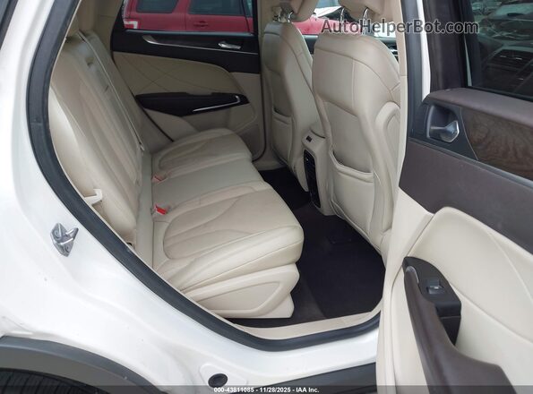 5LMCJ3C98KUL23285 2019 LINCOLN MKC White VIN sticker view