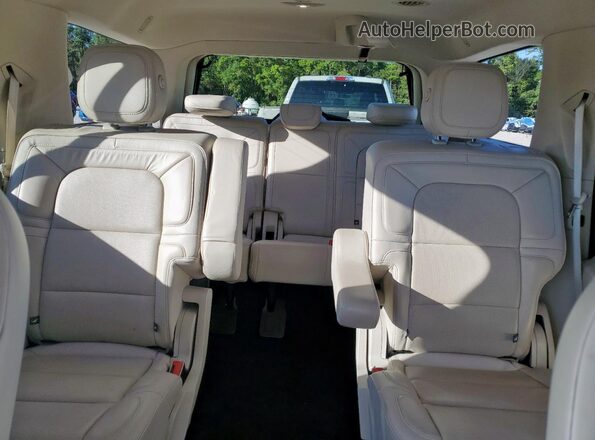 5LMJJ2HT1JEL13566 2018 LINCOLN NAVIGATOR White Vista de los asientos traseros