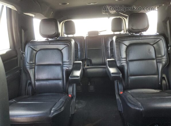 5LMJJ2KT2MEL02847 2021 LINCOLN NAVIGATOR Black Widok tylnych siedzeń